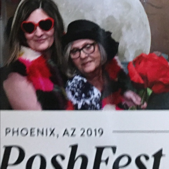 Follow on Instagram! @Shays68_closet - Picture 13 of 16